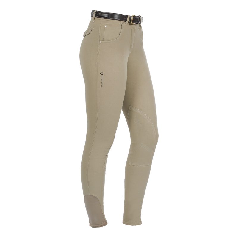Pantalone slim fit da donna in cotone bielastico e traspirante, con tasche frontali e posteriori e targhetta in metallo sul passante della cintura.Il particolare e confortevole cotone utilizzato, confortevole e con un alto tasso di assorbenza, favorisce l&rsquo;evaporazione e la dispersione dell&rsquo;umidit&agrave;.L&rsquo;Inserto in lycra alla base della caviglia consente praticit&agrave; nella calzata e una migliore traspirabilit&agrave;.