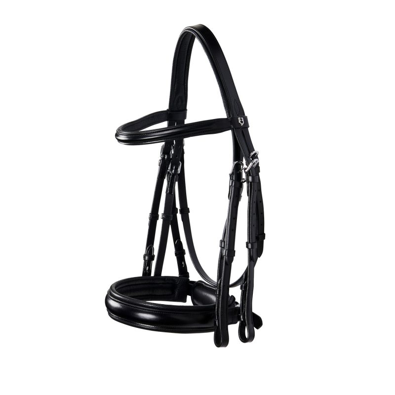 Briglia da dressage realizzata in morbido cuoio italiano di alta qualit&agrave; con fibbie in acciaio inox che conferiscono sicurezza, stabilit&agrave; e resistenza nel tempo.Il sovracapo ha una forma anatomica per distribuire la pressione esercitata sulla zona pi&ugrave; sensibile della nuca in un'area pi&ugrave; ampia. La capezzina, con chiusura "pull-back", montata&nbsp; su una linguetta imbottita e removibile,&nbsp; garantisce una facile allacciatura.Sottogola e chiudibocca regolabili.Le redini NON sono incluse.