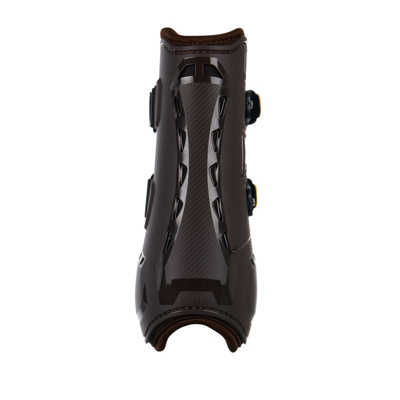 Paratendini realizzati con scocca in poliuretano leggero ma ultra-resistente con un design ergonomico e anatomico per una perfetta vestibilit&agrave; e un corretto posizionamento. Perfetti sia per l'allenamento quotidiano che per le competizioni. Offrono massima protezione e comfort grazie alla parte posteriore rinforzata e all'imbottitura in neoprene extra traspirante che garantisce anche un'eccellente protezione per la pelle, evitando fiaccature. Presentano una doppia chiusura con ganci e sono decorati con logo e scritta Equestro.